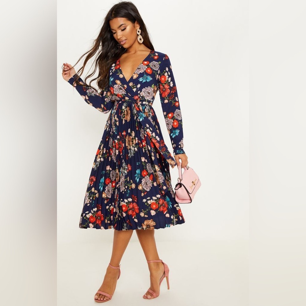 Pretty Little Thing NAVY FLORAL LONG SLEEVE PLEATED MIDI DRESS